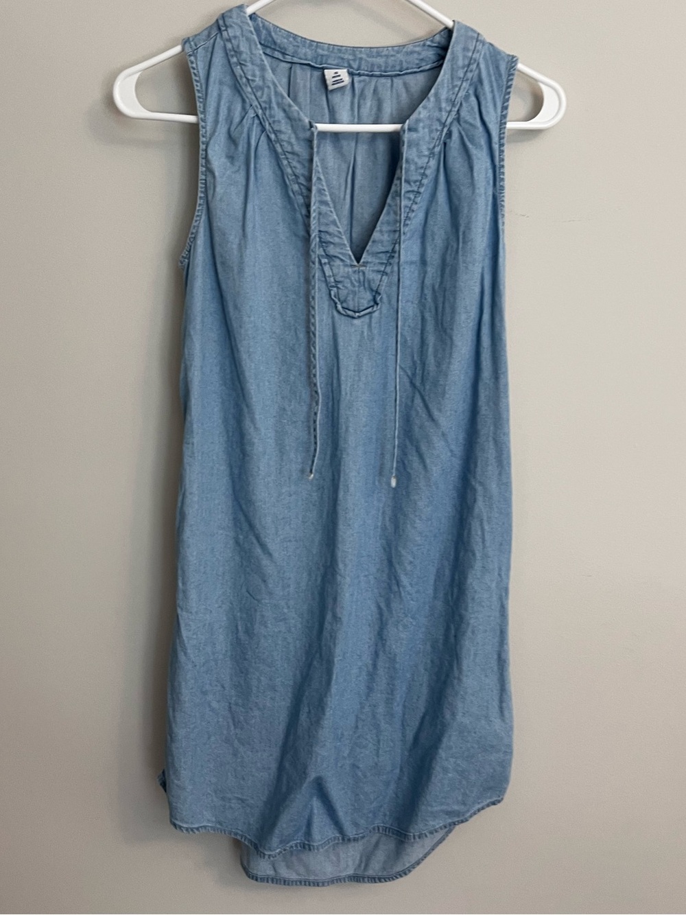 Old Navy Light Blue Sleeveless Midi Dress with V-Neck Tie